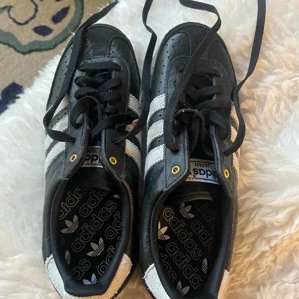 NWT Adidas Japan Women’s Black and White Sneakers Size 8 - Picture 2 of 5